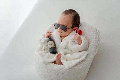 琼中宝宝额头高聪明有福气 琼中宝宝额头高聪明有福气